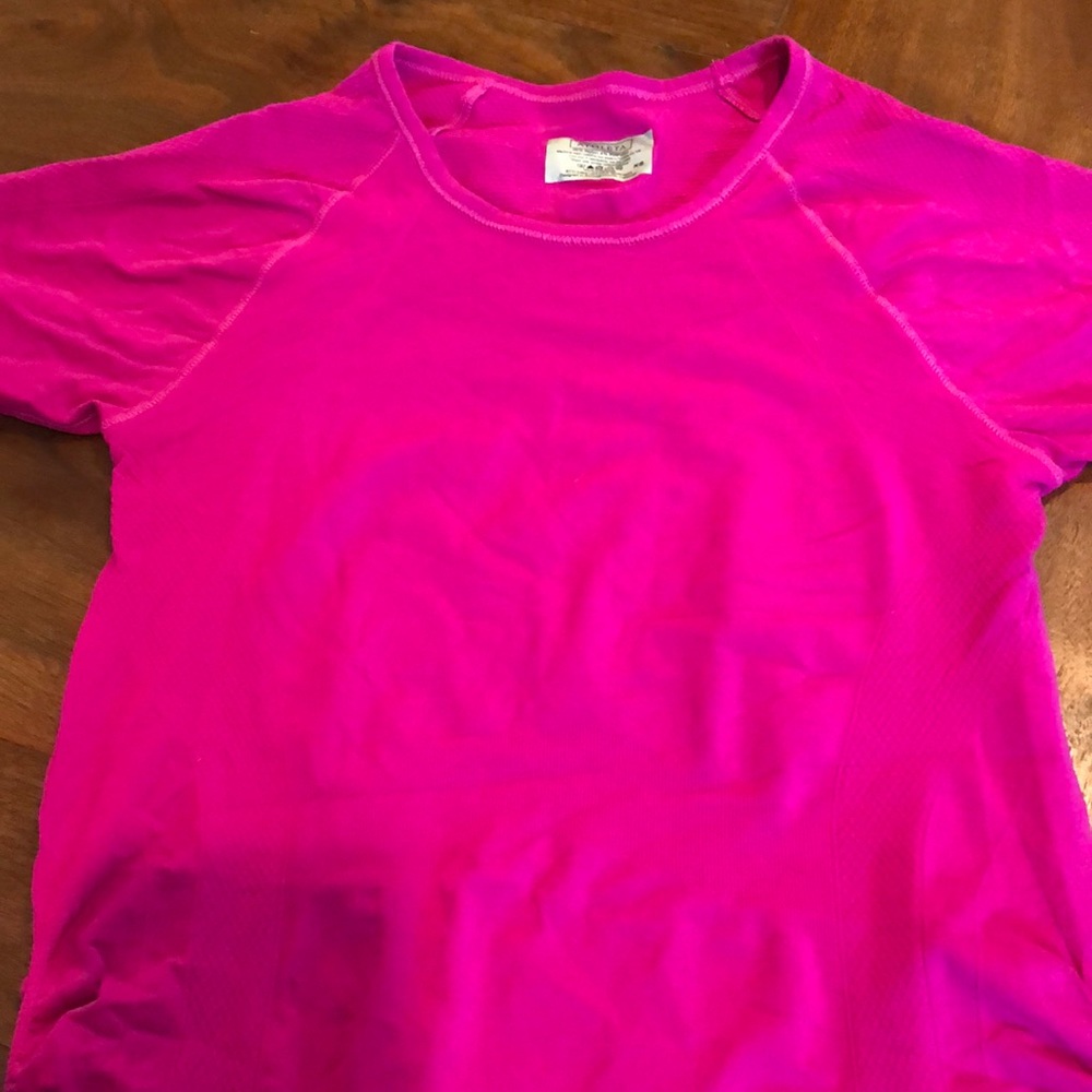 Reflective Athleta top w ruching